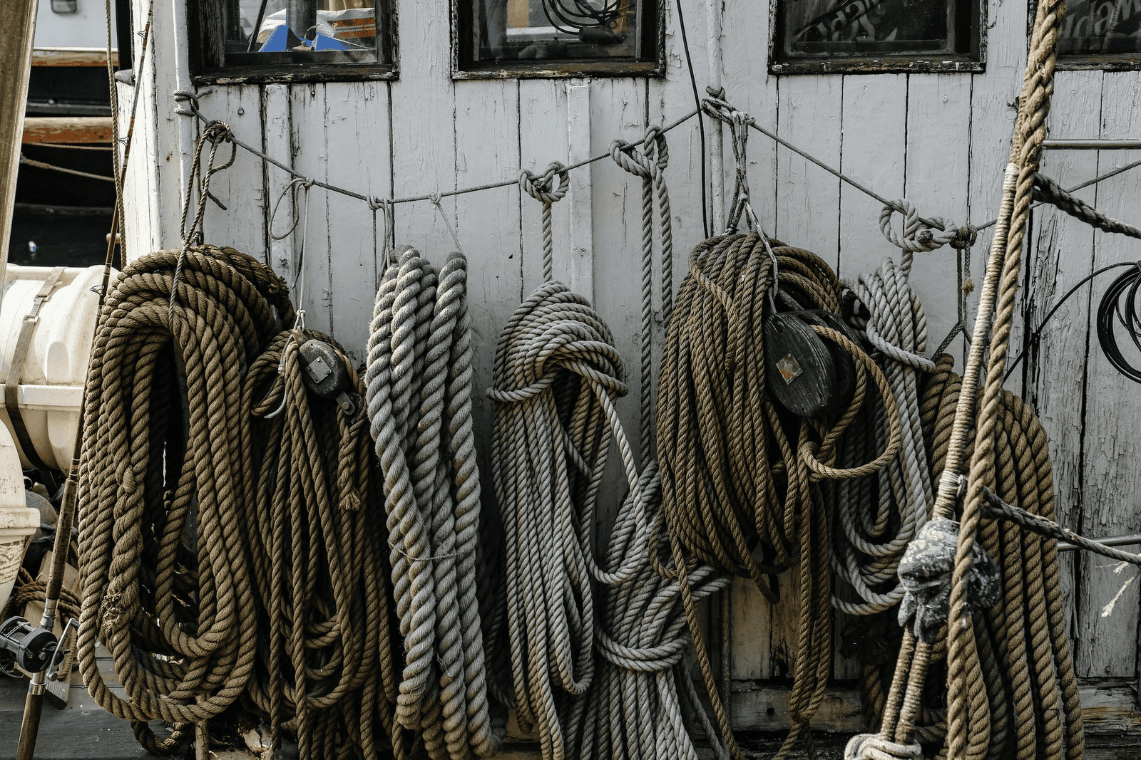 Top 10 Nylon Rope Bulk Manufacturers in Australia: Benefits of Buying in Bulk for Cost and Convenience 2 A collection of ropes hung in bulk