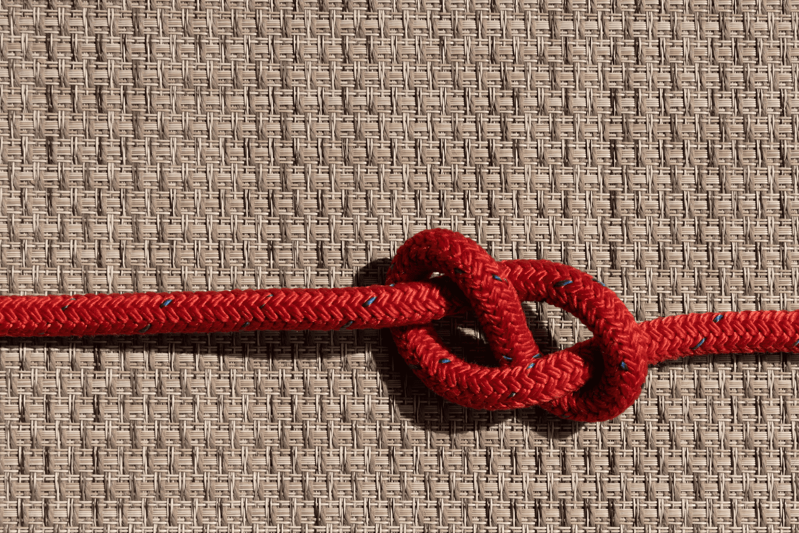 Top Nylon Rope Manufacturers for Industries in Malaysia: A Guide to Bulk Buying and More 2 Knotted nylon rope supplier in red color