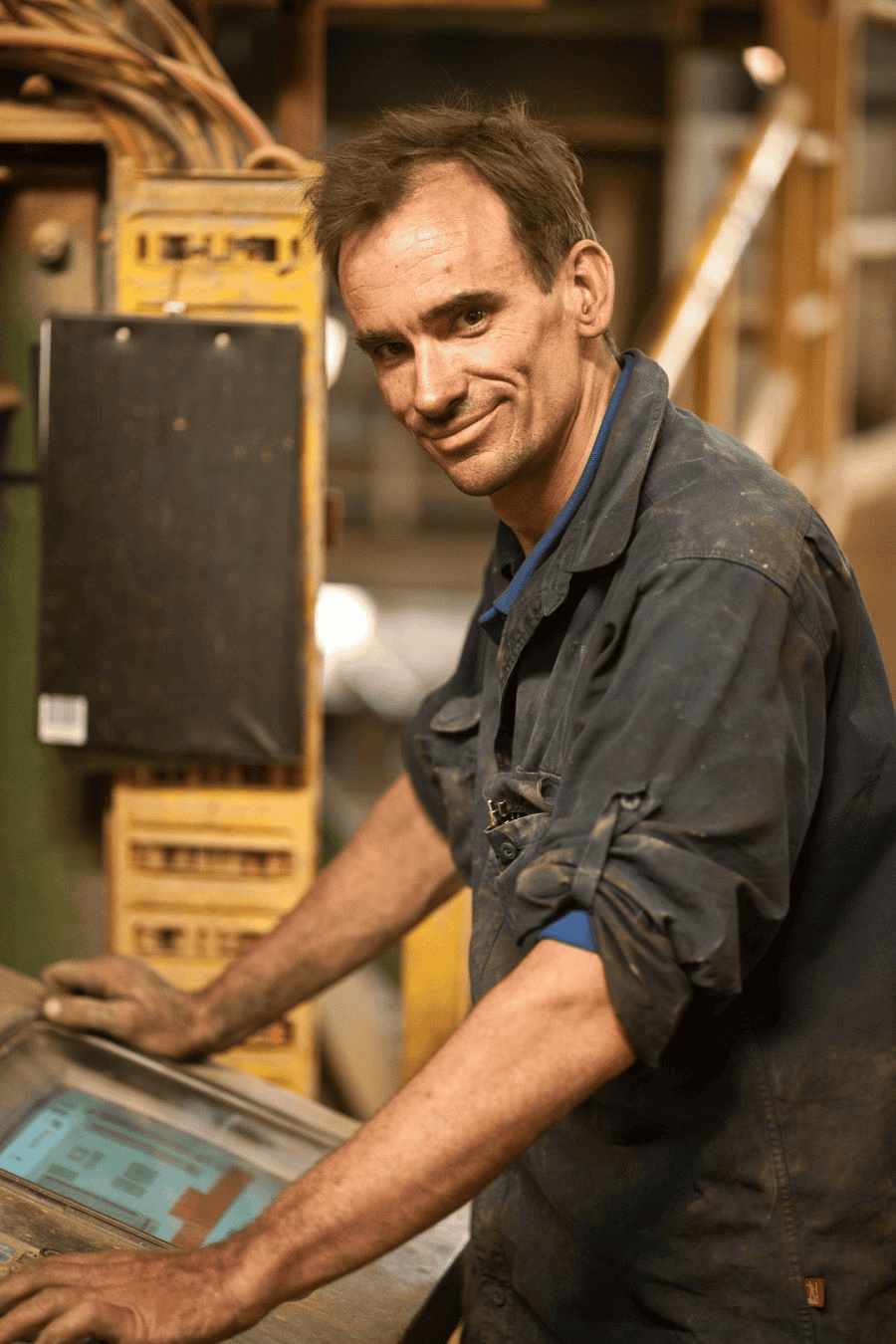 Top 10 Survival Card Suppliers in Canada: Bulk Options for Outdoor Enthusiasts and Emergency Responders 5 Survival card manufacturing: Machine operator near equipment at work.