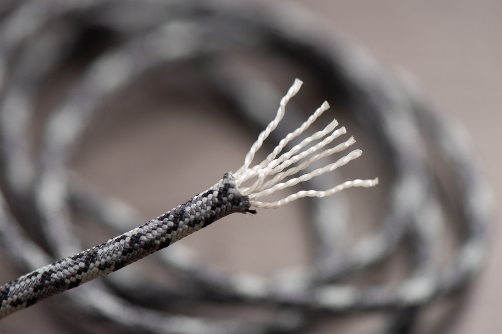 Paracord manufacturer: close-up image of paracord with exposed strands.