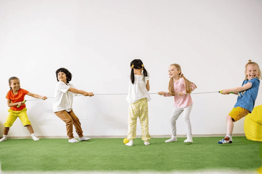 Paracord manufacturing: Children playing tug-of-war.