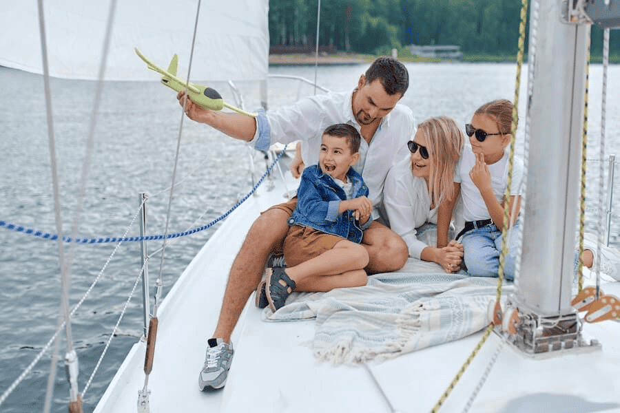 Paracord wholesale: A happy family on a sailboat in sea.