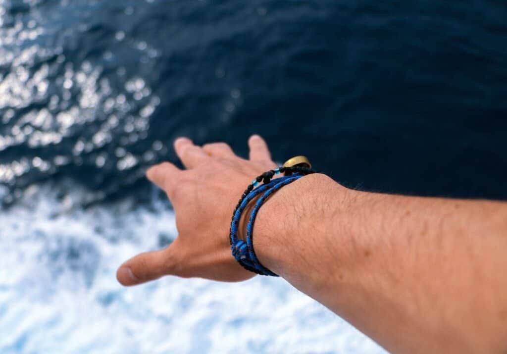 Can a Paracord Bracelet Save Your Life? 4 tactical bracelet